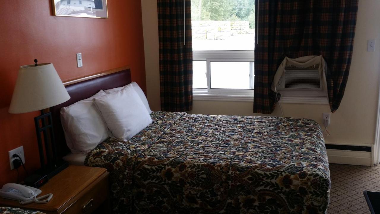 River Mist Inn Sturgeon Falls Eksteriør bilde