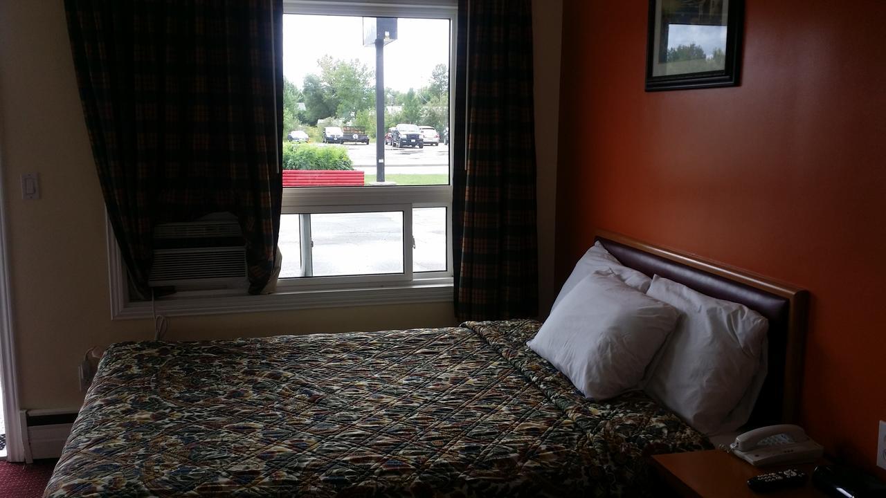 River Mist Inn Sturgeon Falls Eksteriør bilde